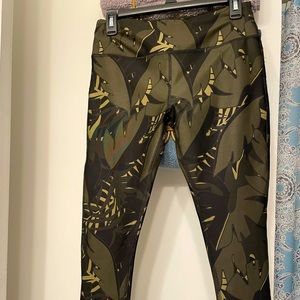 Marika Sport Capri Leggings Size M 8-10